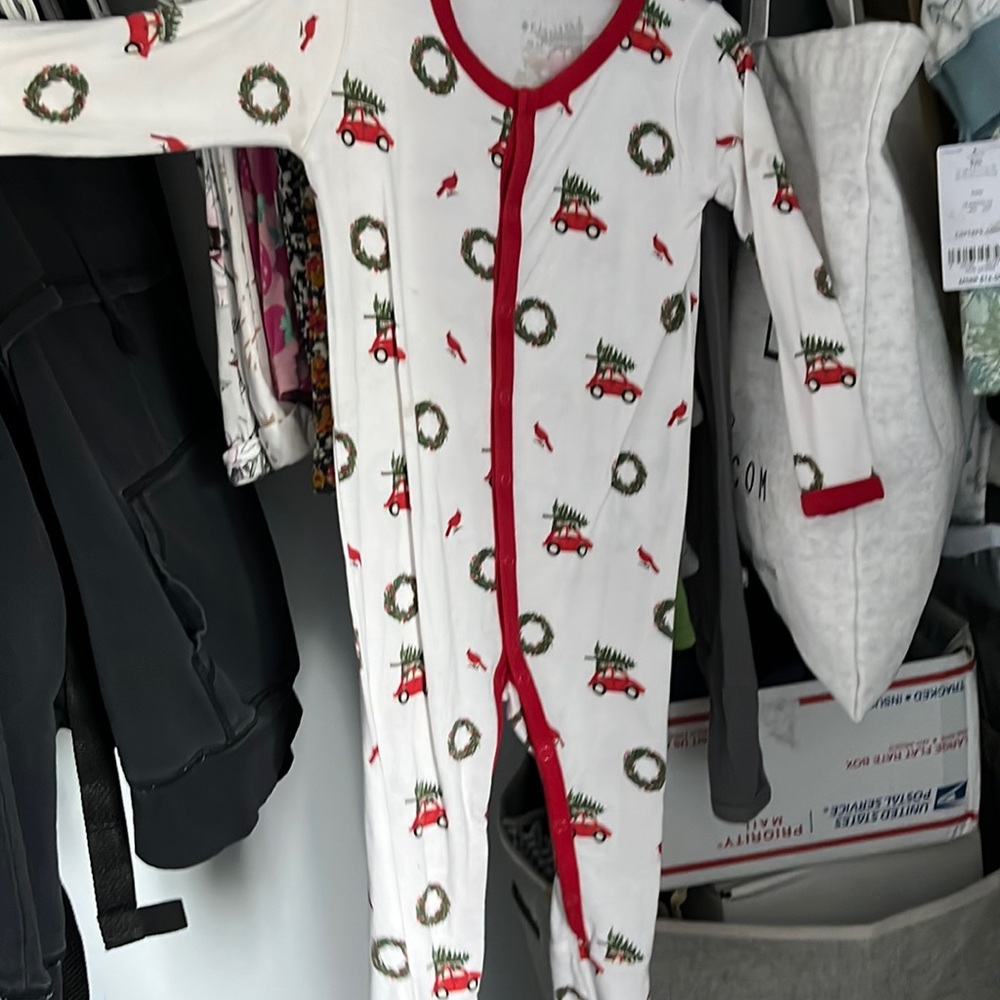 Kyte BABY wreath 18-24 snap romper